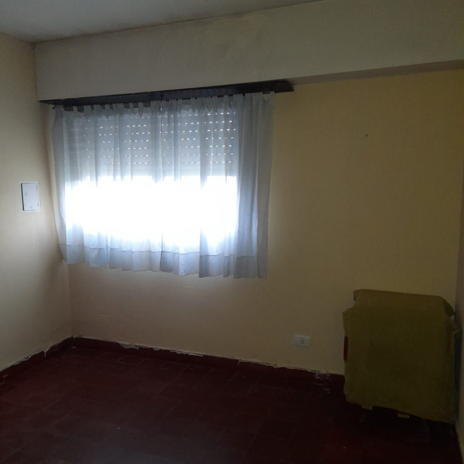 VENTA CASA 4 AMB z/ BERNARDINO RIVADAVIA