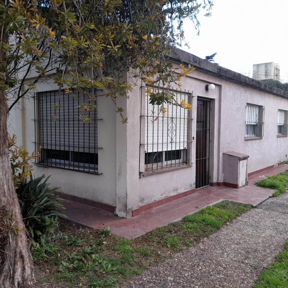 VENTA CASA 4 AMB z/ BERNARDINO RIVADAVIA