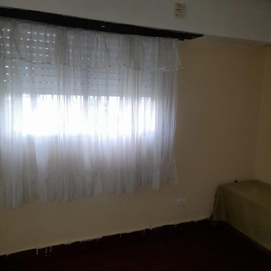 VENTA CASA 4 AMB z/ BERNARDINO RIVADAVIA