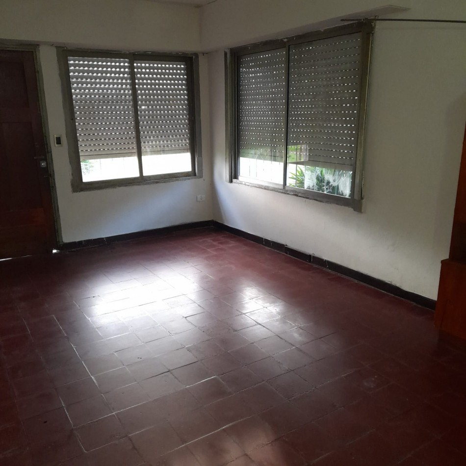 VENTA CASA 4 AMB z/ BERNARDINO RIVADAVIA
