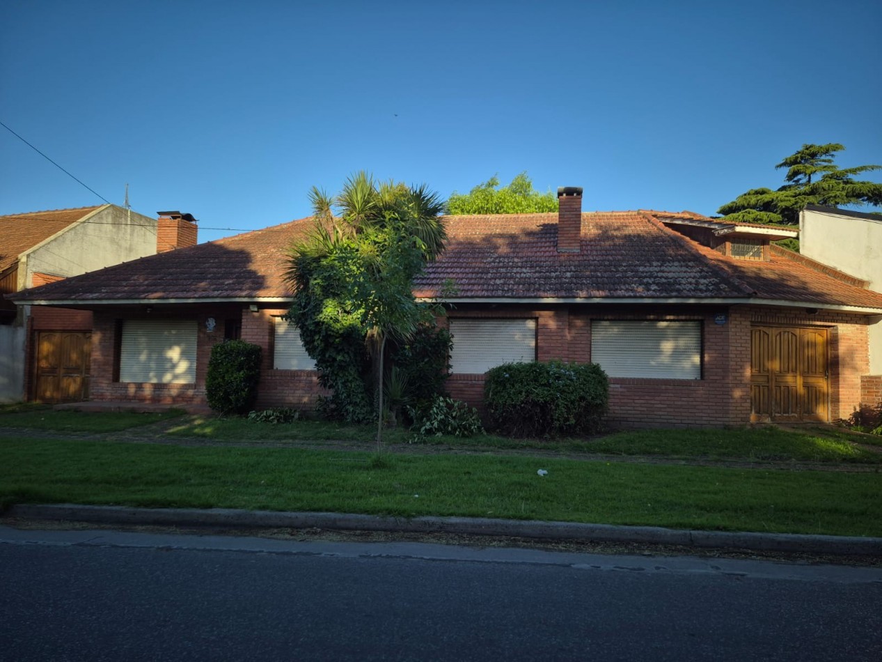 Amplio Chalet 4 Amb .en Bosque Alegre