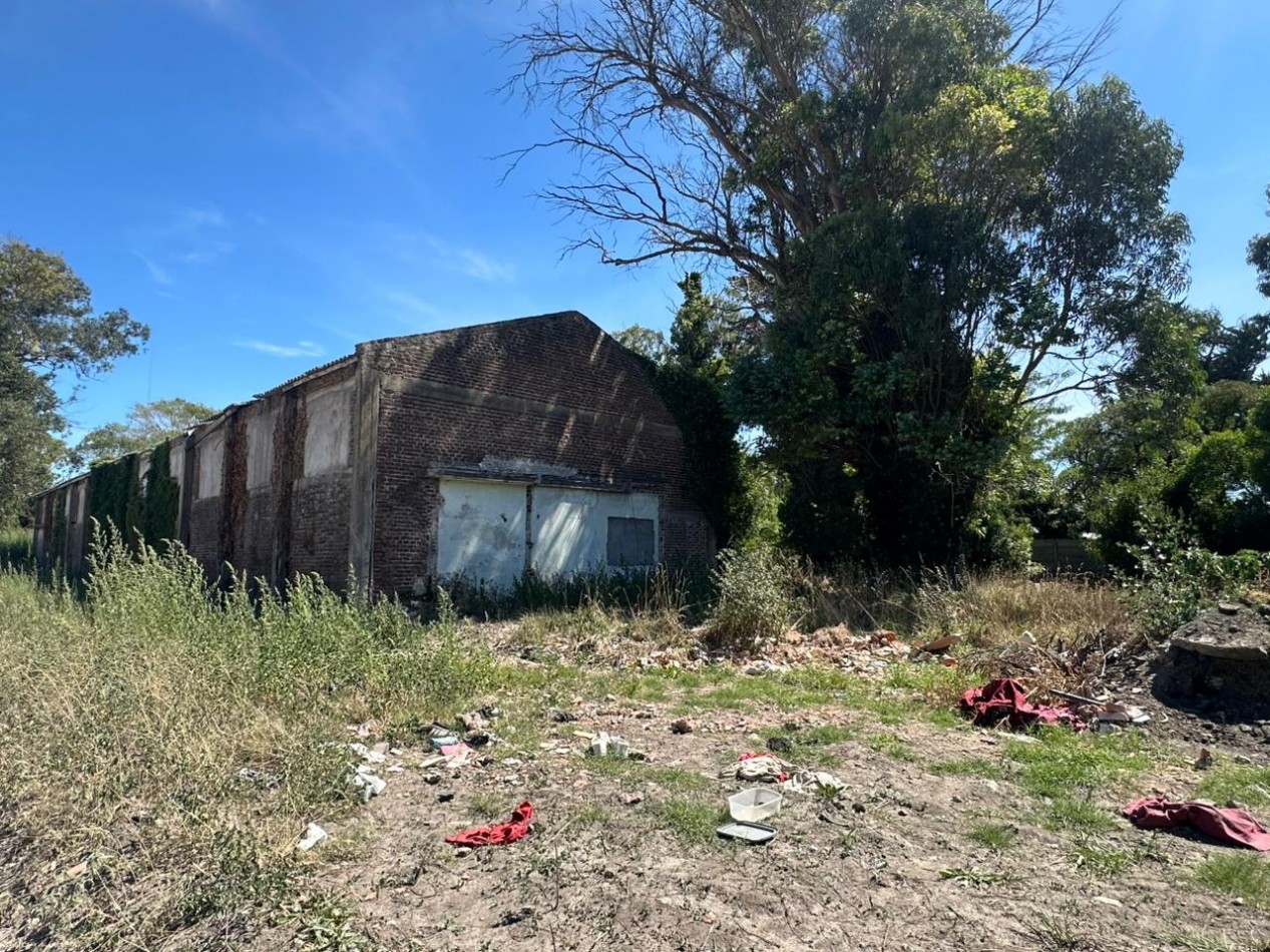 OFERTON  !!!  Venta Galpon con amplio lote Z/Bosque Alegre 