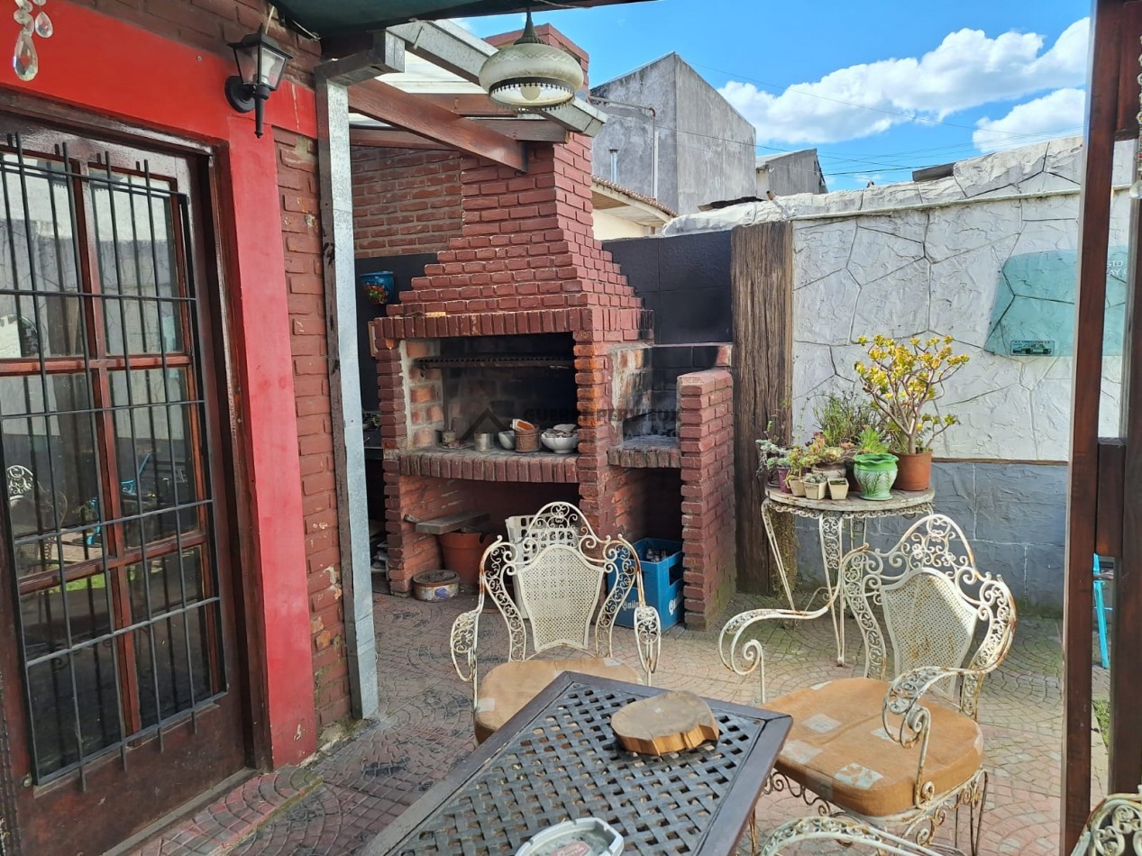 VENTA CASA 3 Amb +  DPTO. 2 Amb.     Z/ Bernardino Rivadavia