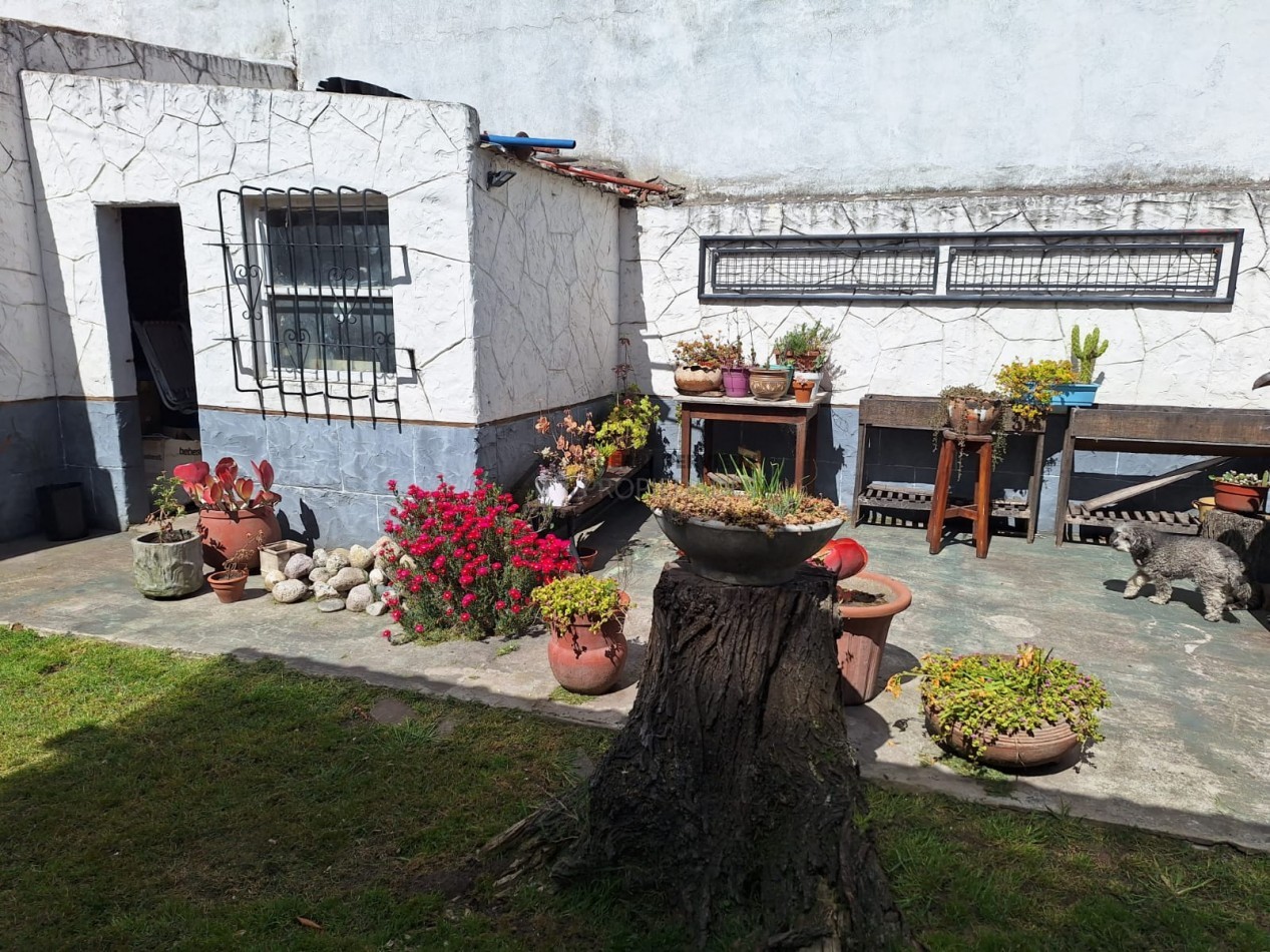 VENTA CASA 3 Amb +  DPTO. 2 Amb.     Z/ Bernardino Rivadavia