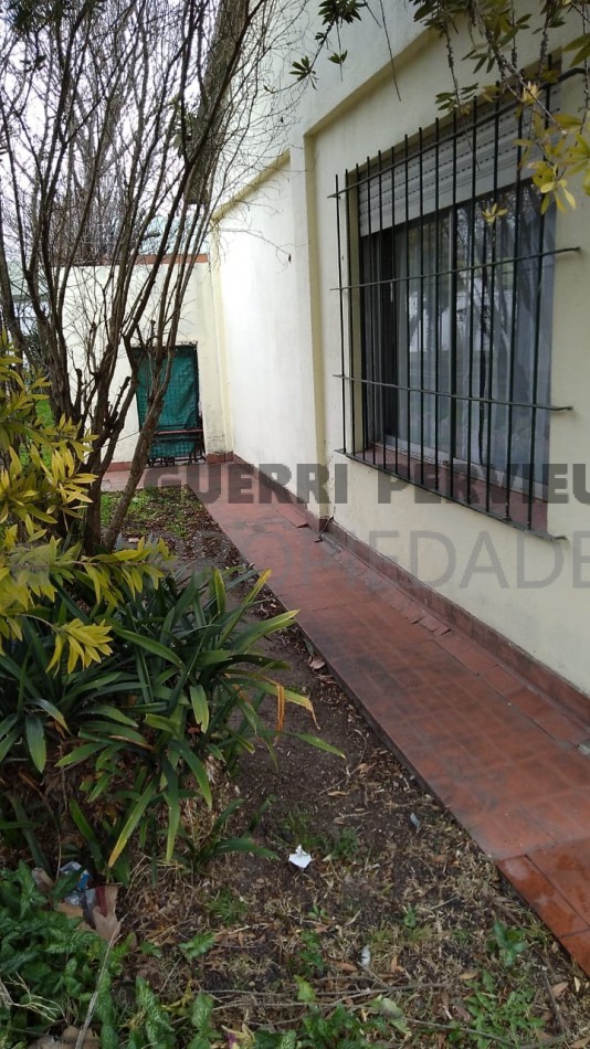 VENTA CASA 4 AMB z/ BERNARDINO RIVADAVIA