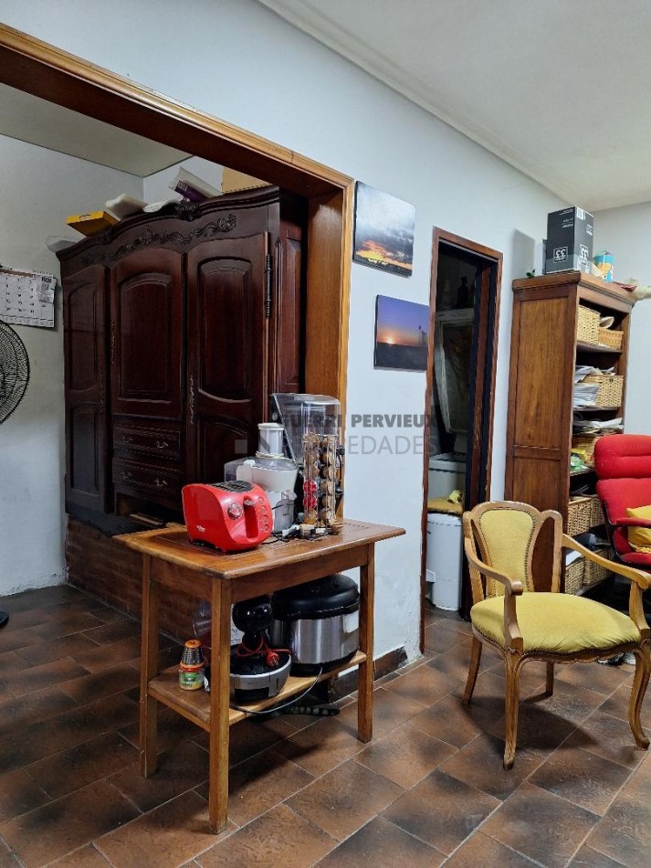 VENTA CASA 3 Amb +  DPTO. 2 Amb.     Z/ Bernardino Rivadavia