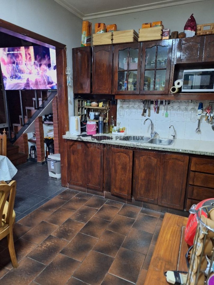 VENTA CASA 3 Amb +  DPTO. 2 Amb.     Z/ Bernardino Rivadavia